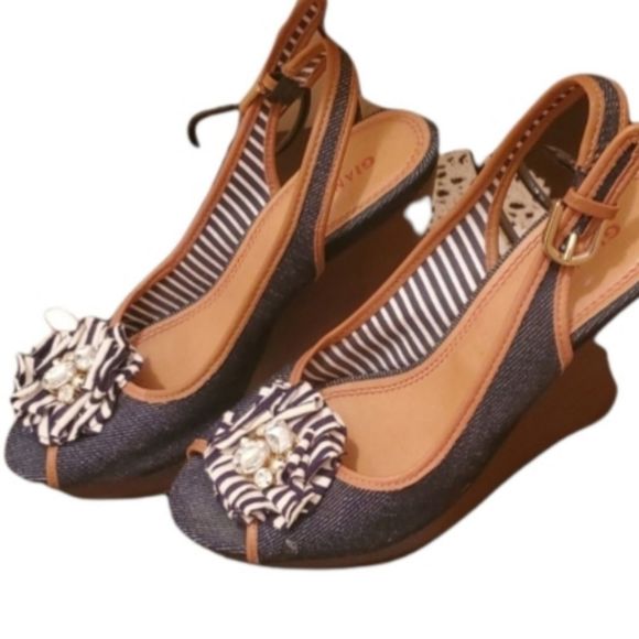 Gianni Bini denim wedge shoes - Picture 1 of 8